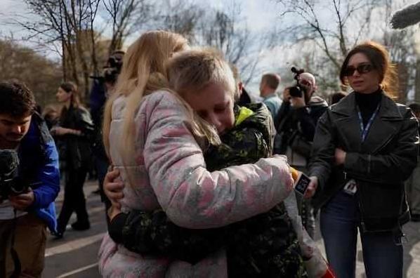 Стаття Як Росія викрадає українських дітей: з якими проблемами стикаються родини після їхнього повернення Ранкове місто. Київ