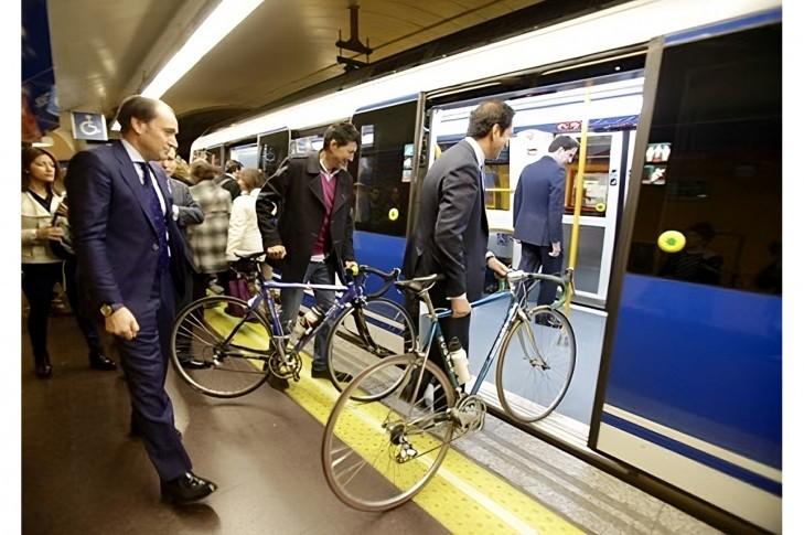 Стаття Міську владу просять видiлити окремий вагон в метро пiд велосипеди Ранкове місто. Київ