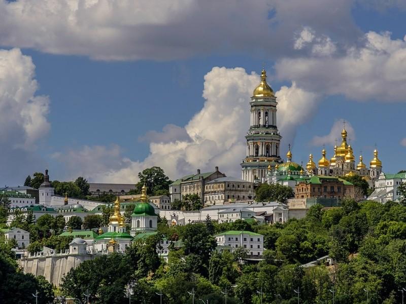 Стаття На території Лаври знесуть частину “самобудів” Ранкове місто. Київ