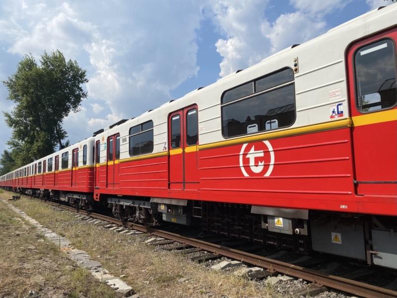 Стаття У Київ прибули вагони варшавського метро Ранкове місто. Київ