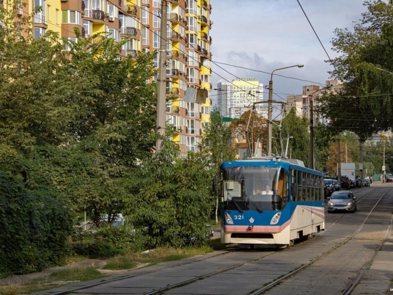 Стаття На Подолі почали курсувати трамваї моделі “Татра-Юг” Ранкове місто. Київ