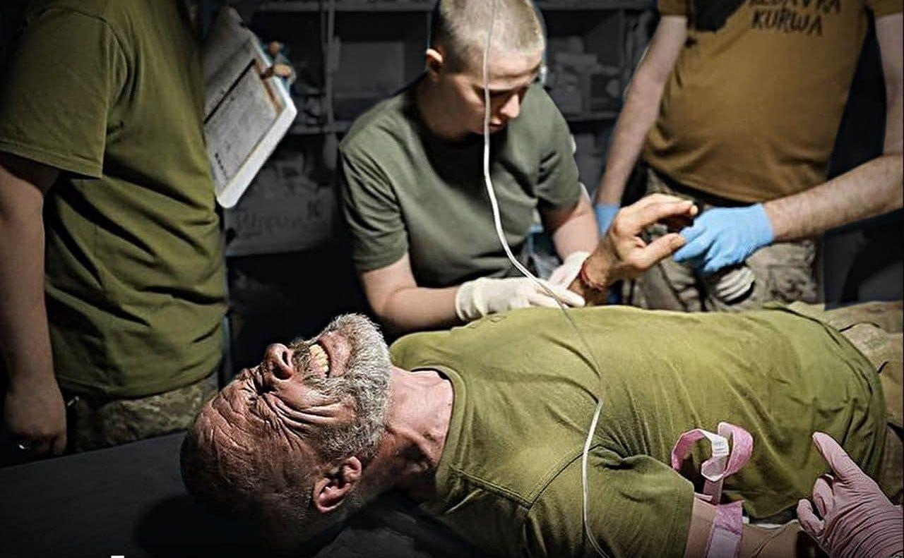 Стаття Уряд дозволив бойовим медикам переливати кров на догоспітальному етапі Ранкове місто. Київ