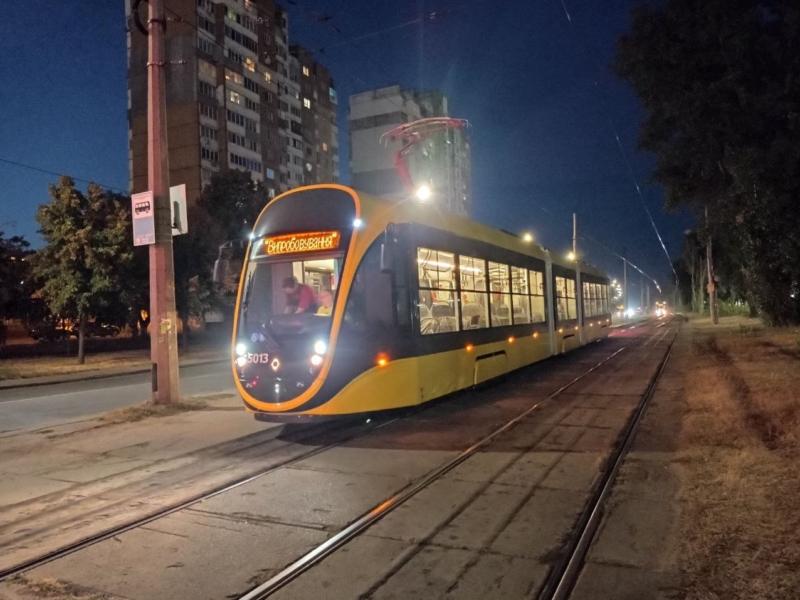 Стаття На пасажирські маршрути у столиці виходять 2 нові трамваї Ранкове місто. Київ