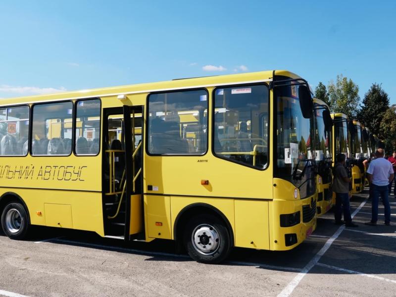 Стаття Ще 10 шкільних автобусів відправились у громади Київщини Ранкове місто. Київ