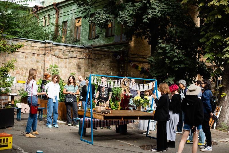 Стаття У центрі Києва створили міський город, де вирощують овочі та зелень Ранкове місто. Київ