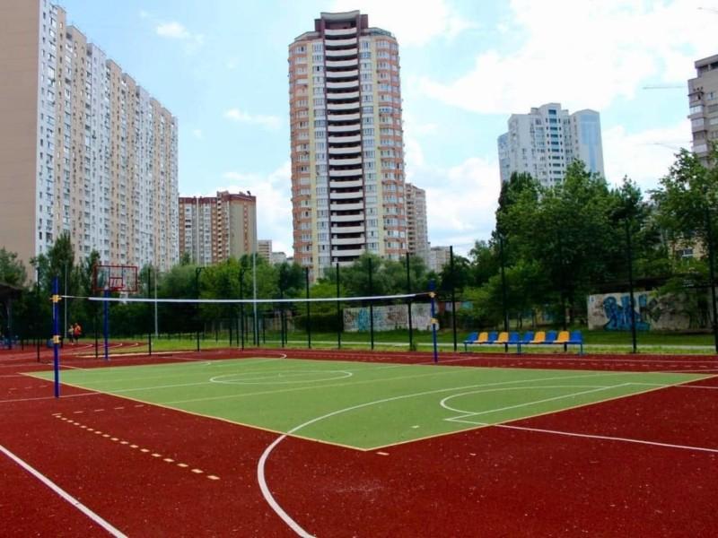 Стаття У Дарницькому районі завершили реконструкцію шкільного стадіону-довгобуду Ранкове місто. Київ