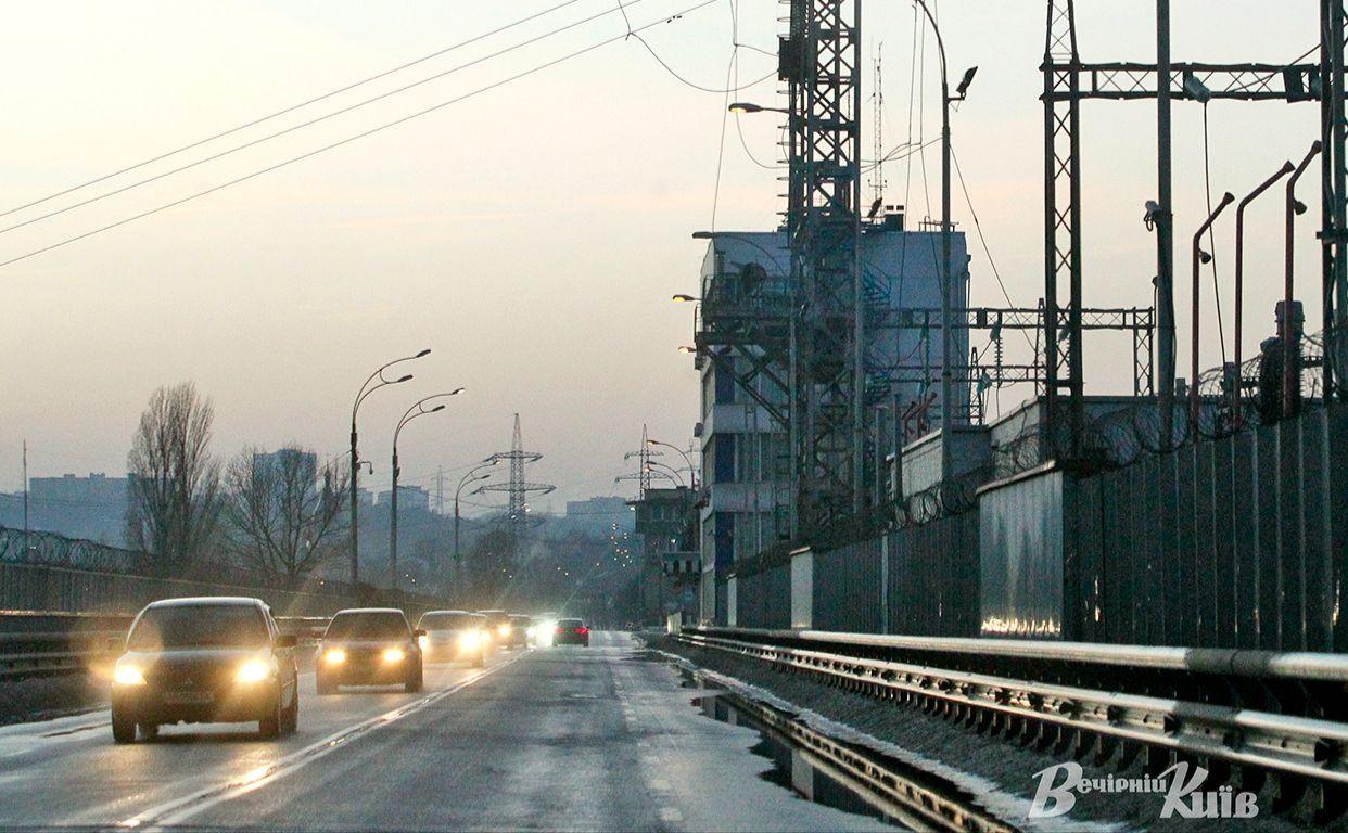 Стаття До уваги водіїв: з 1 жовтня на заміських дорогах слід вмикати фари Ранкове місто. Київ