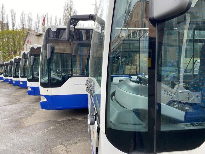 Стаття За час воєнного стану Київ отримав 105 автобусів від європейців – скільки із них використовуються? Ранкове місто. Київ