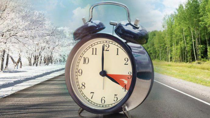 Стаття Коли в Україні переводять годинники на зимовий час у 2023 році: як підготувати організм? Ранкове місто. Київ