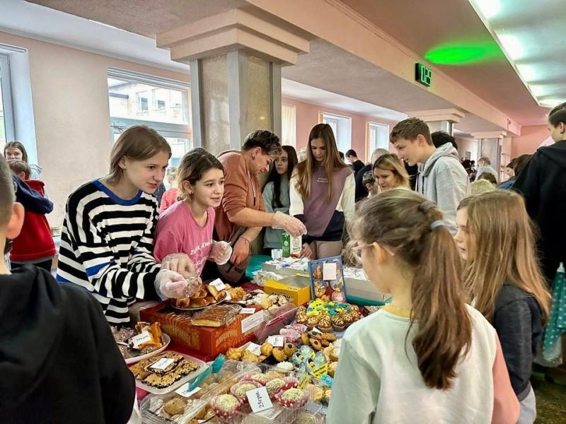 Стаття Ліцеїсти у передмісті зібрали майже 170 тисяч гривень для ЗСУ Ранкове місто. Київ