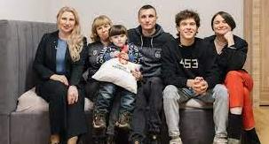 Стаття Родина захисника Маріуполя отримала квартиру на Київщині Ранкове місто. Київ