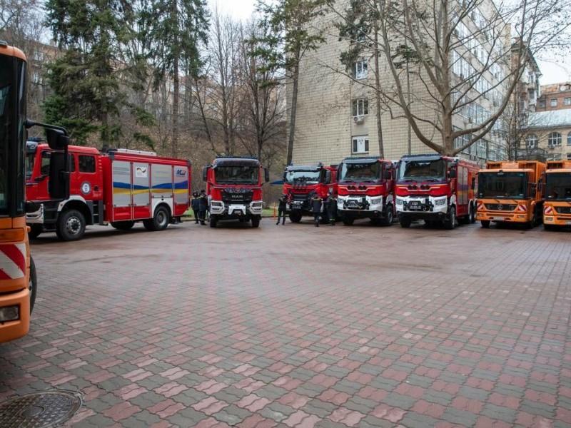 Стаття Київ отримав від двох міст Німеччини нову партію допомоги – пожежні авто і сміттєвози Ранкове місто. Київ