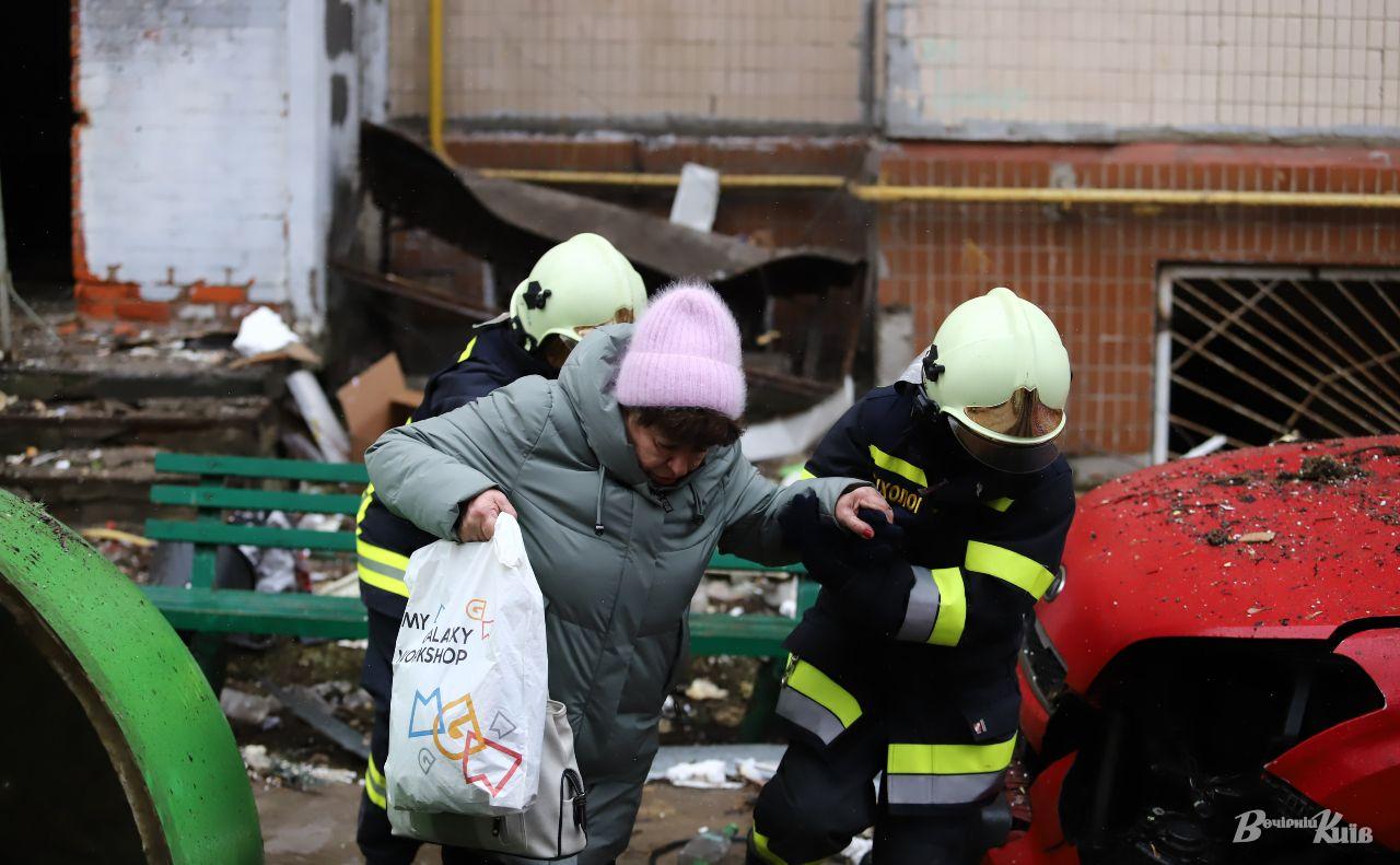Стаття Кияни, чиє майно було пошкоджено через обстріли, отримають матеріальну допомогу Ранкове місто. Київ