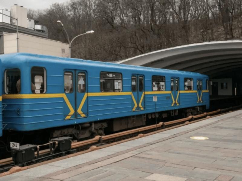 Стаття Прийшов час для променадів: станція метро «Дніпро» відновлює роботу Ранкове місто. Київ