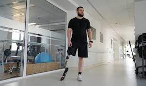 Стаття Незламний: 25-річний випускник Одеської військової академії втратив на війні ногу, але буде бігати Ранкове місто. Київ