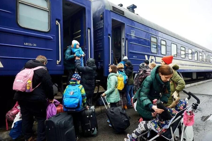 Стаття Стартувала безкоштовна евакуація жителів Донеччини до Рівненщини Ранкове місто. Київ
