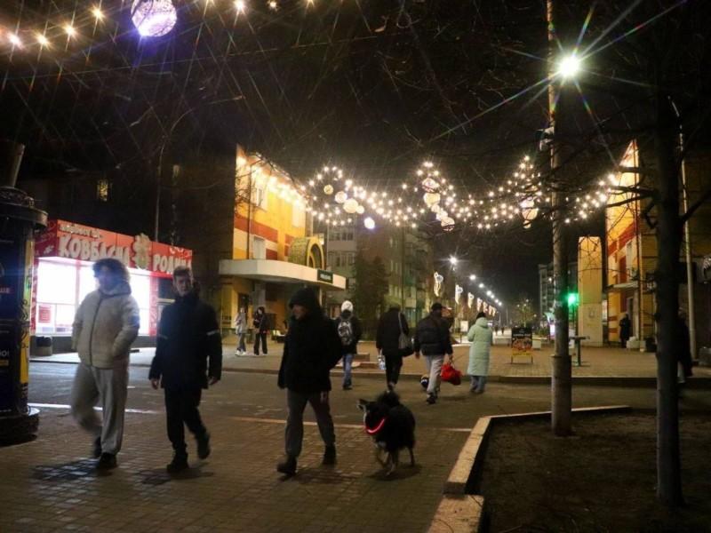 Стаття У Києві мінімізують вечірнє освітлення вулиць Ранкове місто. Київ