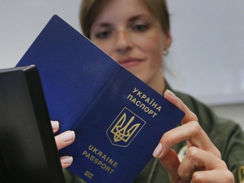 Стаття Одночасно оформити ID-картку та закордонний паспорт більше не вийде – що сталось Ранкове місто. Київ