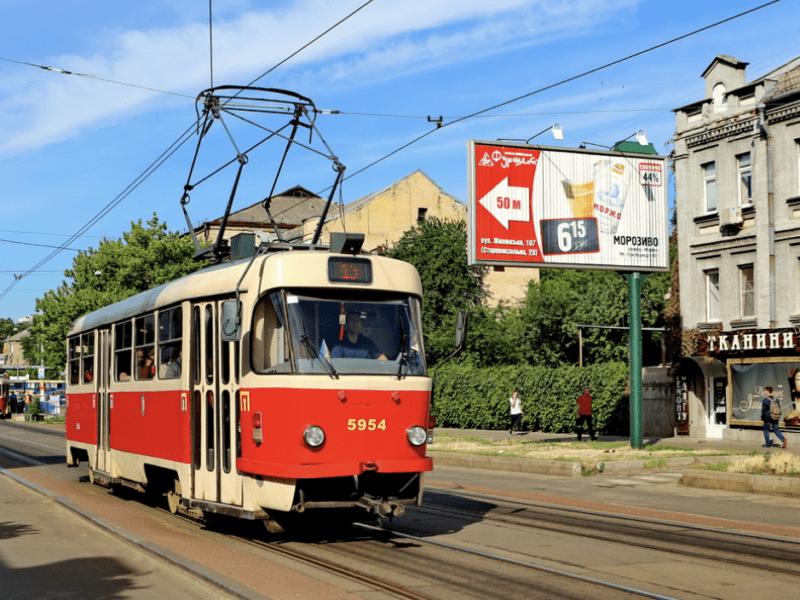 Стаття У столиці на лінію вийшов трамвай Tatra T3, який транспортники відремонтували власними силами Ранкове місто. Київ