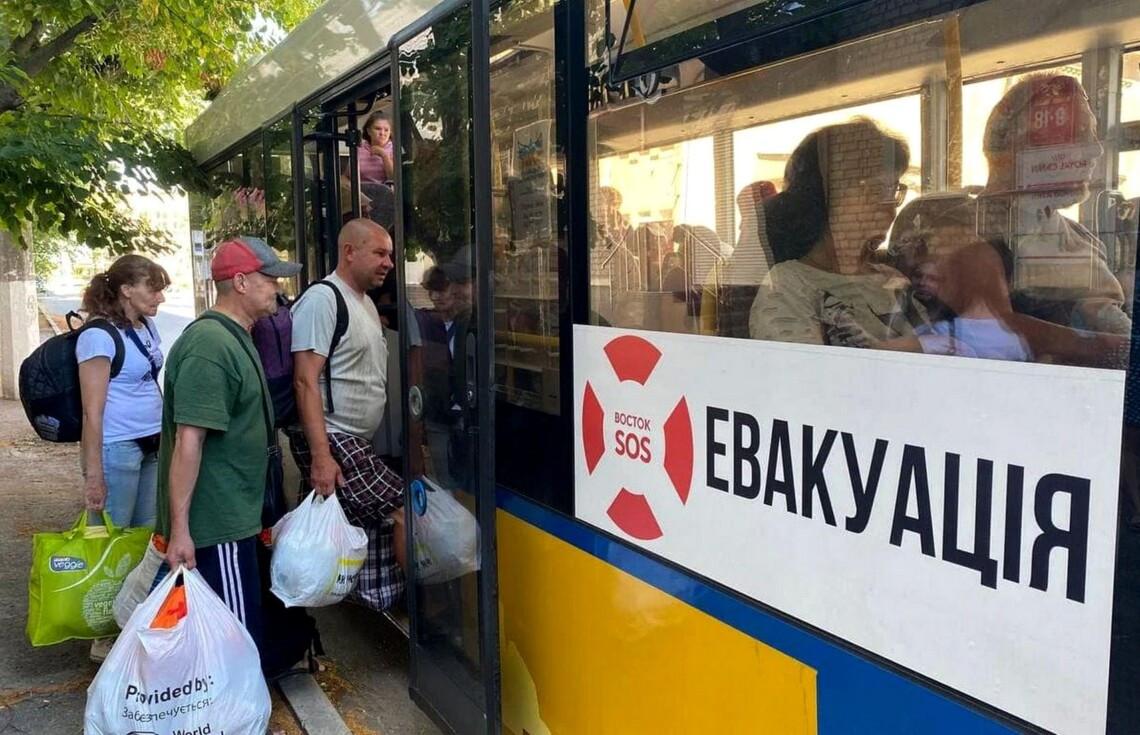 Стаття Порятунок від війни: які організації займаються евакуацією мирних жителів з Донеччини Ранкове місто. Київ